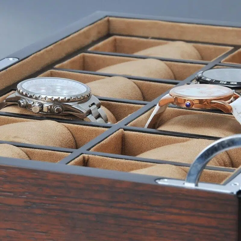 HOLZ-UHRENBOX MIT TASCHE  12 Uhren