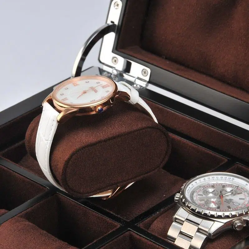 HOLZ-UHRENBOX MIT TASCHE  12 Uhren